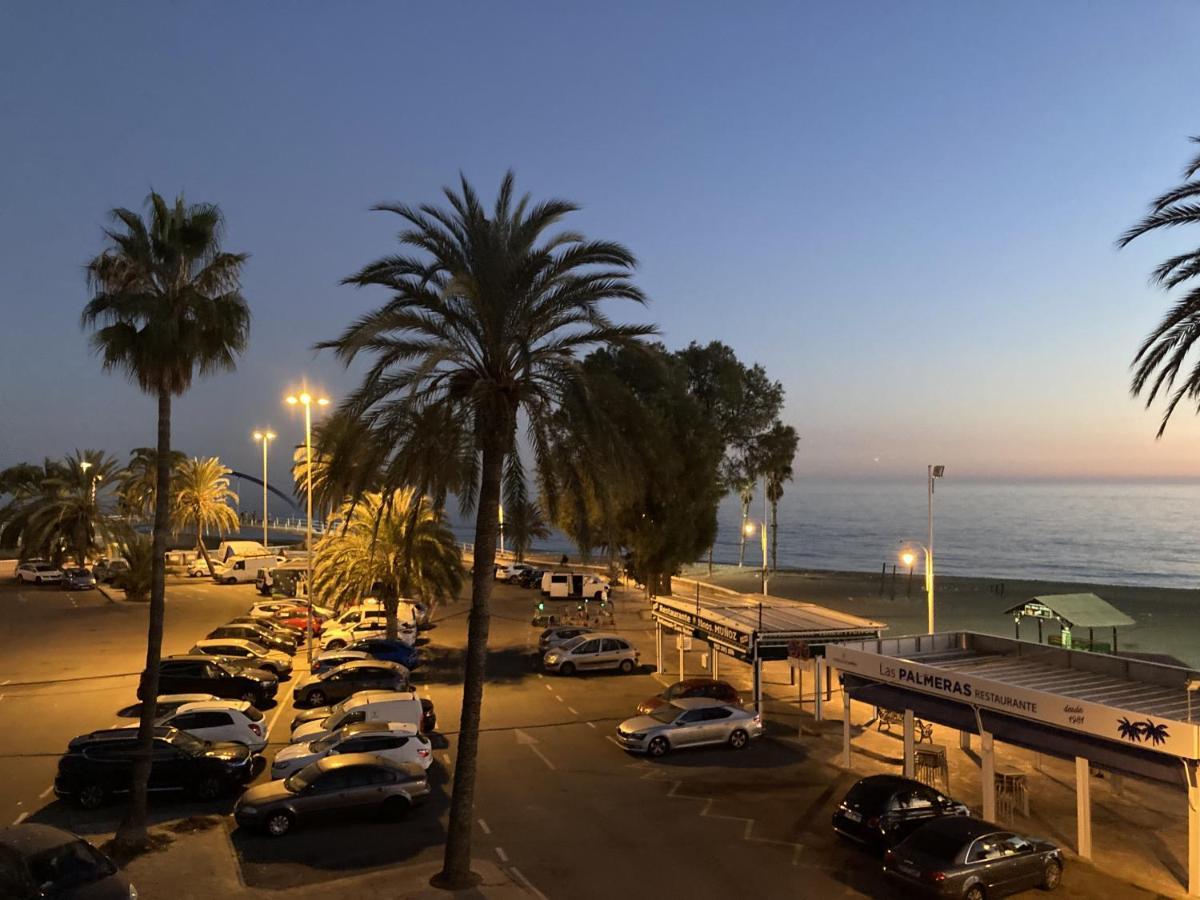 Sea & Wave Pedregalejo Beach Apartment Malaga Luaran gambar