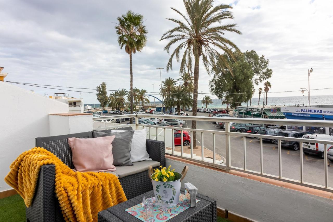 Sea & Wave Pedregalejo Beach Apartment Malaga Luaran gambar