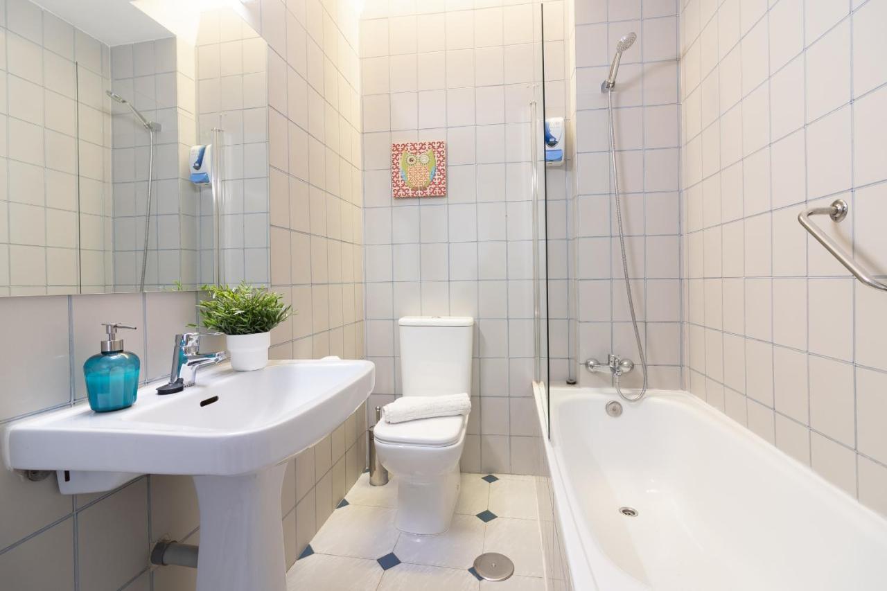 Sea & Wave Pedregalejo Beach Apartment Malaga Luaran gambar