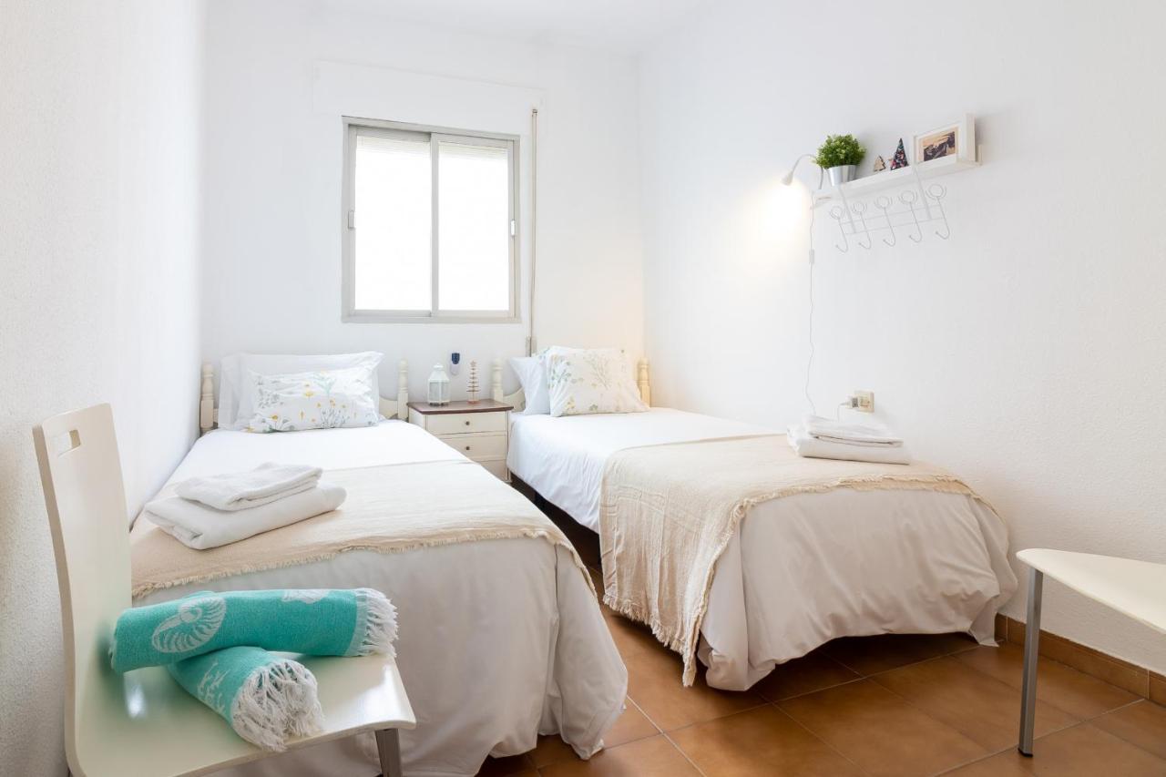 Sea & Wave Pedregalejo Beach Apartment Malaga Luaran gambar