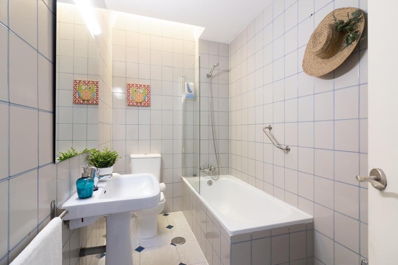 Sea & Wave Pedregalejo Beach Apartment Malaga Luaran gambar