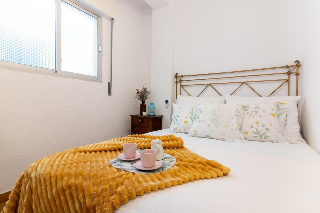 Sea & Wave Pedregalejo Beach Apartment Malaga Luaran gambar